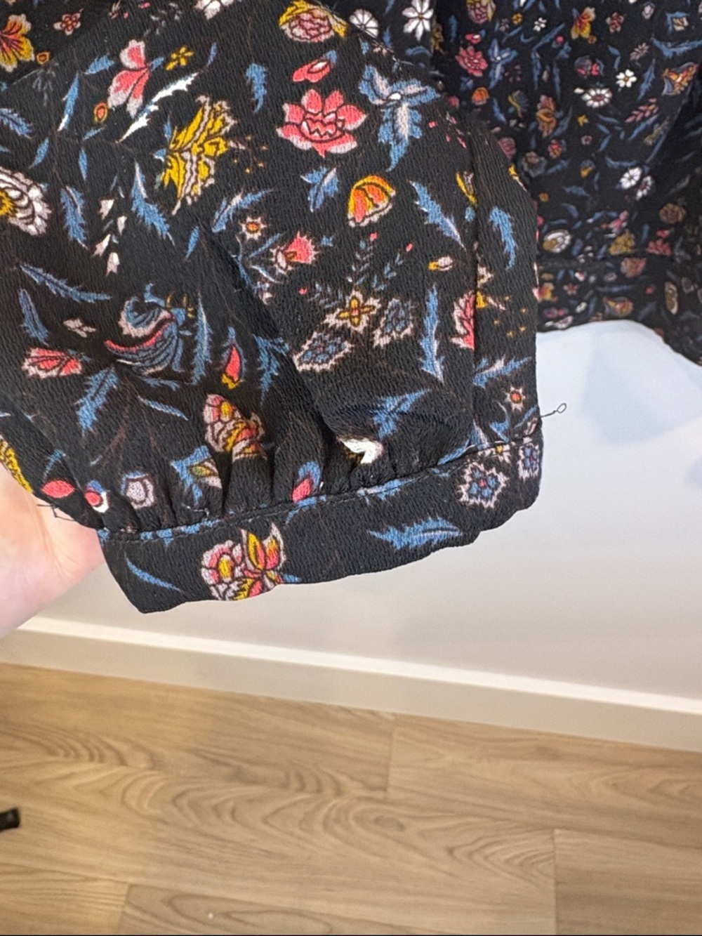 Current Air Pleated Floral Long-Sleeve Blouse - Black Floral size M - Picture 4 of 7